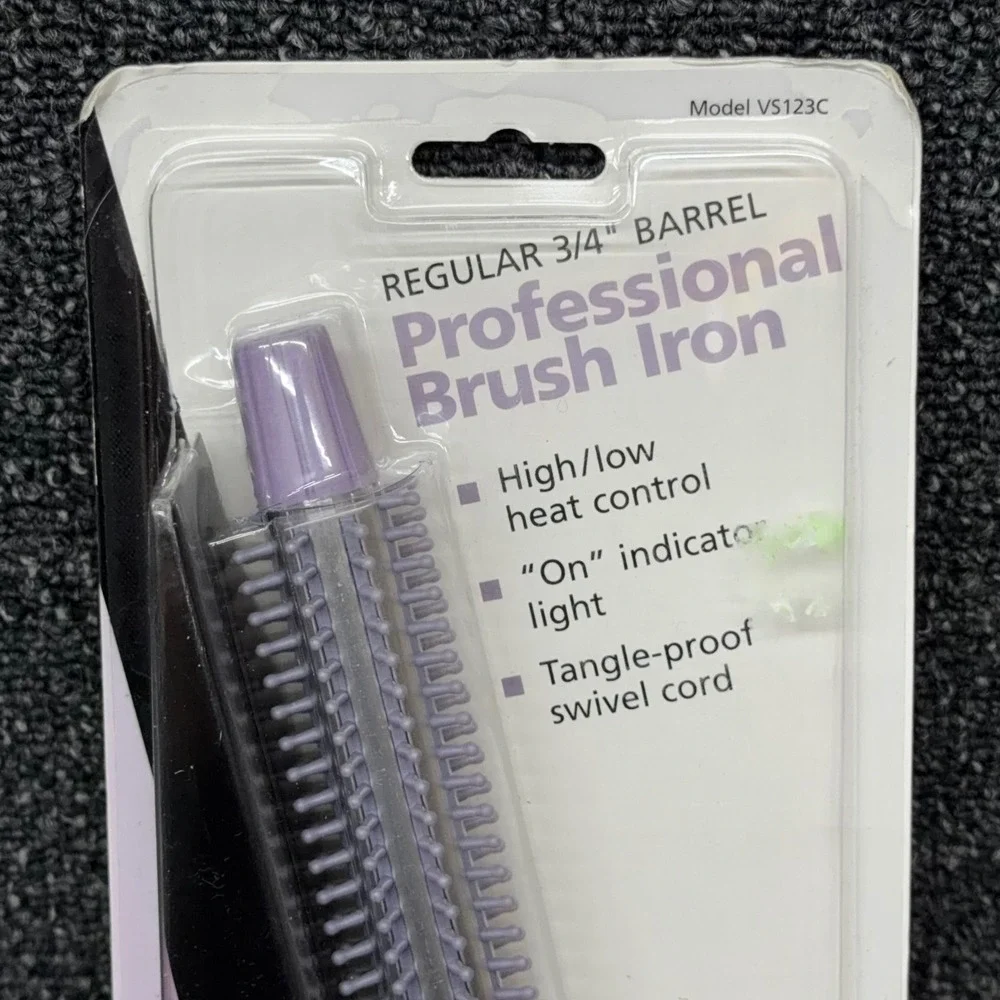 Vtg Vidal Sassoon Professional Brush‎ Iron 3/4 Inch Barrel Purple Model VS123C